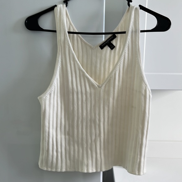 Size small beige Banana Republic sleeveless shirt. Worn once. - Picture 3 of 4